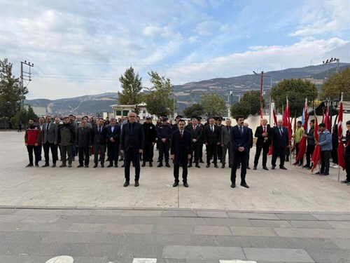 10 Kasım Atatürk'ü Anma Günü çelenk sunma ve anma programı