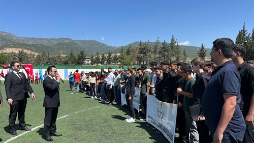 19 Mayıs Atatürk’ü Anma, Gençlik ve Spor Bayramı, İlçe Stadında düzenlenen etkinliklerle coşkuyla kutlandı