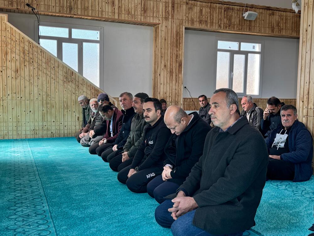 Kaymakamımız Sn.Nurullah Cemil Erciyas ,İlçemiz Esenyurt mahallesi kuddusi semiye akdağ Camii açılış törenine katıldı